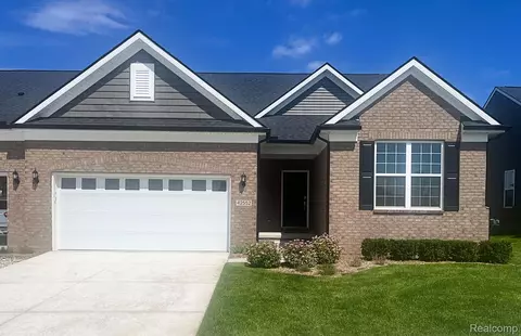 16264 Conifer Ln, Clinton Township, MI 48038