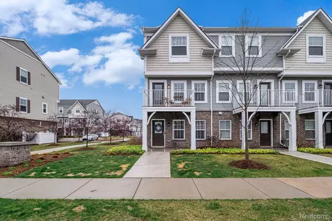 570 Parkdale Ln, Ferndale, MI 48220