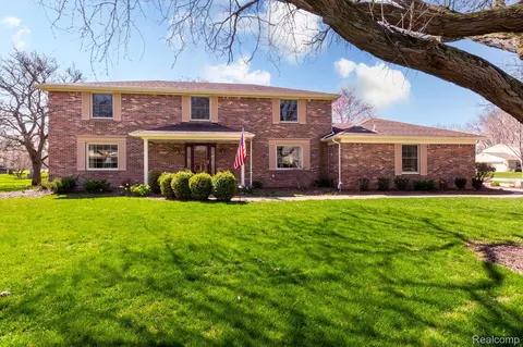 23415 Parke Ln, Grosse Ile, MI 48138