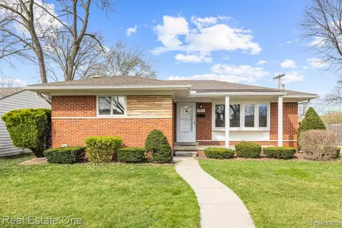9901 Pere Ave, Livonia, MI 48150