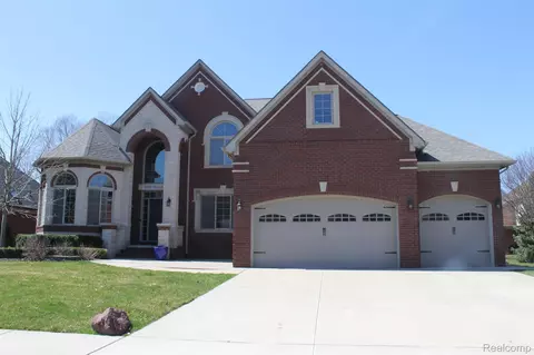 39947 Mazuchet Dr, Harrison, MI 48045