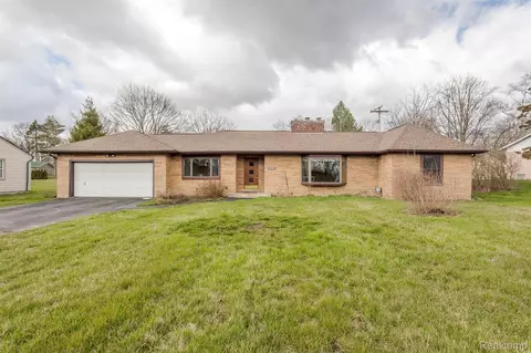 5561 Livernois Rd, Troy, MI 48098