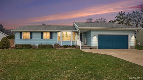 717 Metcalf Dr, Imlay City, MI 48444
