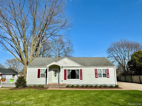 36734 Birwood St, Clinton Township, MI 48035