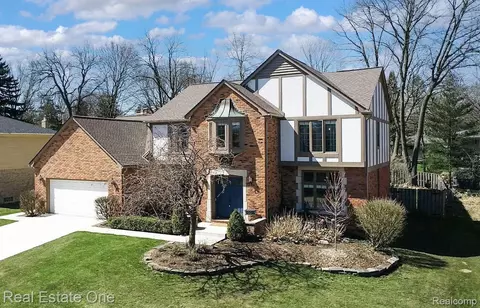 410 Lake Forest Rd, Rochester Hills, MI 48309