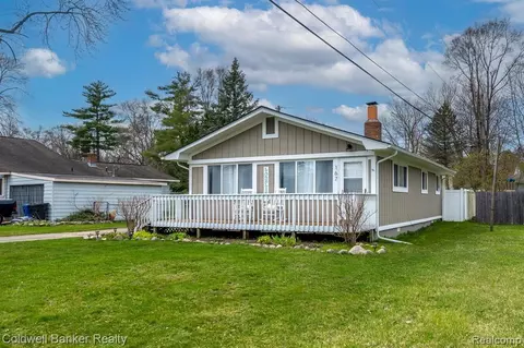 167 Hershey Blvd, Waterford, MI 48327
