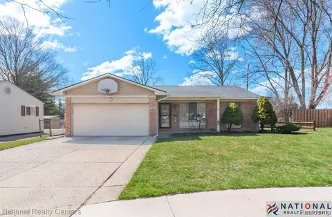 2402 Avalon Dr, Troy, MI 48083