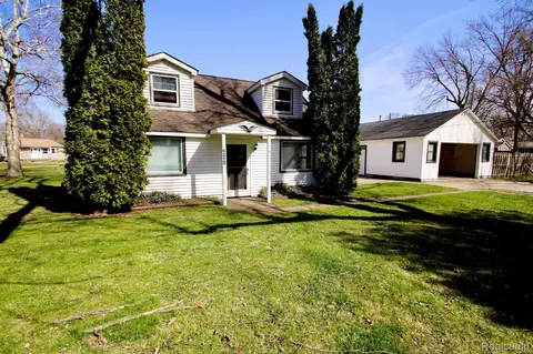 4212 Laforest Dr, Waterford, MI 48329