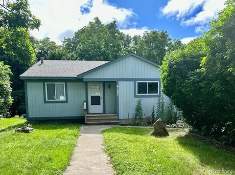 4792 Broadway St, Commerce Twp, MI 48382
