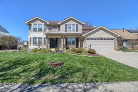 22074 Oakwood St, Woodhaven, MI 48183