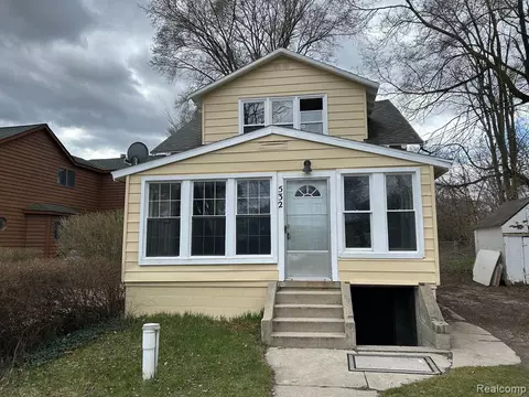 532 Kennard St, Lake Orion, MI 48362