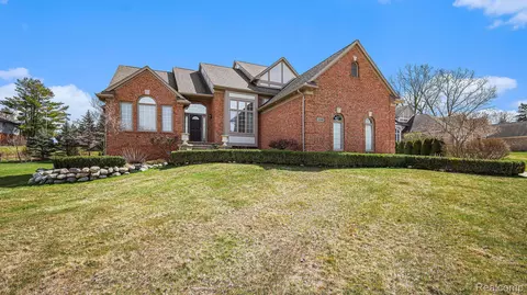 55568 N Kingsway Dr E, Shelby Township, MI 48316