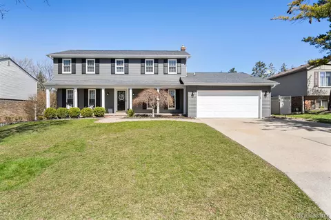 840 Dahlia Ln, Rochester Hills, MI 48307