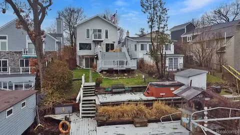 511 Bellevue Ave, Lake Orion, MI 48362