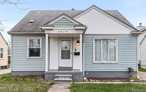 4419 Howe Rd, Wayne, MI 48184