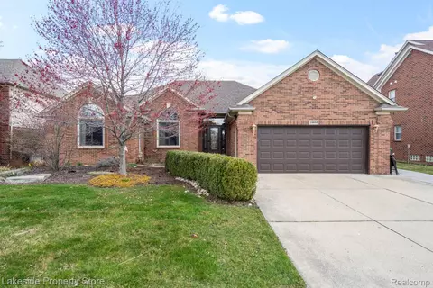 19855 Vine Dr, Macomb, MI 48044