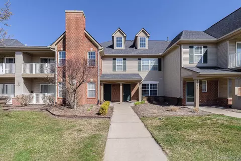 4039 Hampton Ridge Blvd, Genoa, MI 48843