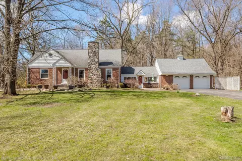 32512 Dohany Dr, Farmington Hills, MI 48336