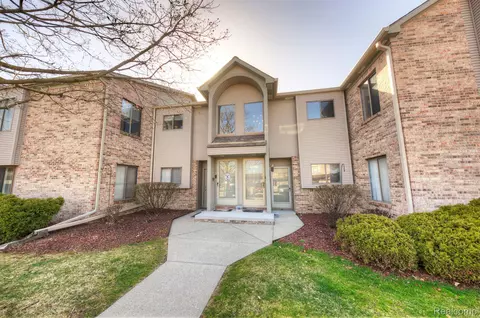 42793 Lilley Pointe Dr #144, Canton, MI 48187