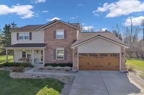 1031 Knollside, Orion, MI 48362