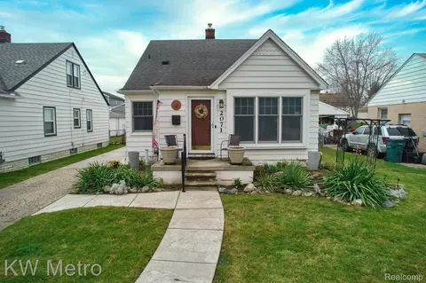 2071 Gardner Ave, Berkley, MI 48072