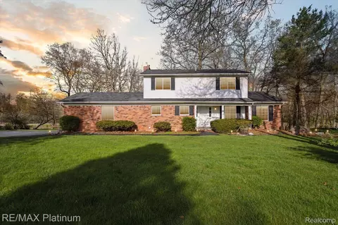4253 Elderberry Dr, Brighton, MI 48114