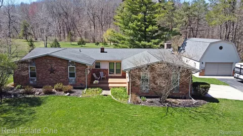 1850 Bird Rd, Groveland, MI 48462