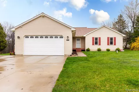 9410 Michigamme Rd, Independence, MI 48348