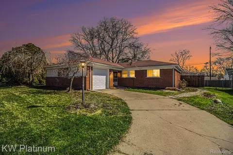 22736 Glenmoor Hts, Farmington Hills, MI 48336