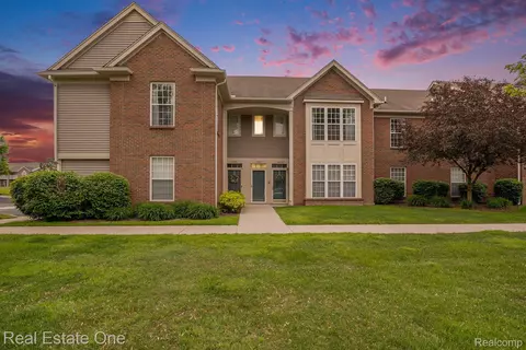 51827 NW Lionel Ln SW, Chesterfield, MI 48051