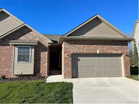 13179 Harbor Landings Dr, Fenton, MI 48430
