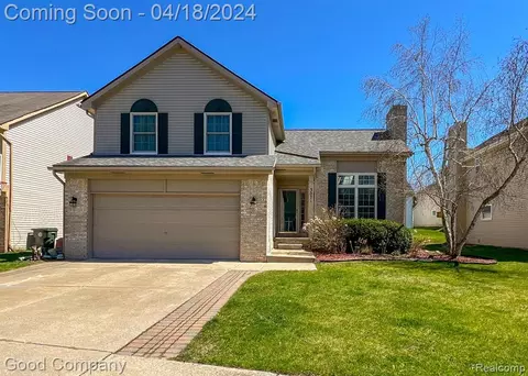 3071 Talon Cir, Lake Orion, MI 48360