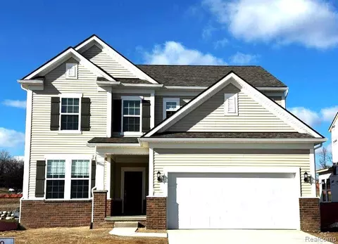 1360 Drummond Ln, Milford, MI 48381