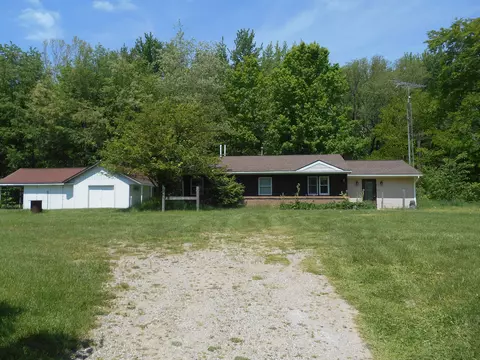 1651 Castle Rd, Rich, MI 48461