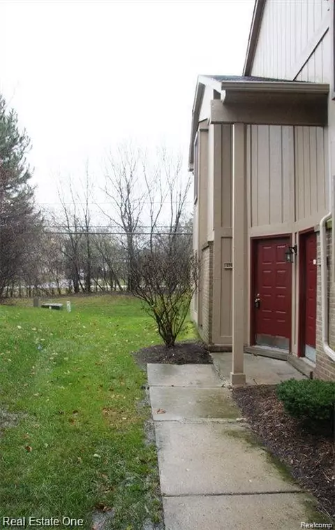 27484 Evergreen Rd 47 Bldg Rd #6, Lathrup Village, MI 48076