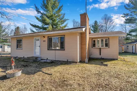 208 Leisure Dr, Markey, MI 48629
