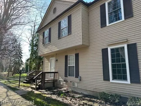 33575 Bayview Dr, Chesterfield, MI 48047