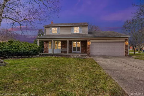 13920 Coldwater Dr, Sterling Heights, MI 48313