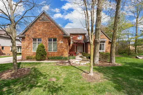 48372 Red Oak Dr, Shelby Township, MI 48315