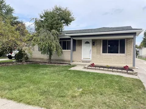 32346 Sheffield, Fraser, MI 48026