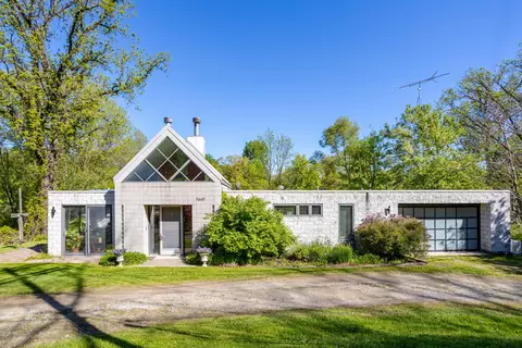 7445 Valley Forge Dr, Brighton, MI 48116
