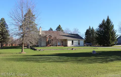 5949 Tipperary Cir, Northfield, MI 48105