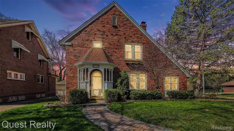 1265 Bedford Rd, Grosse Pointe Park, MI 48230