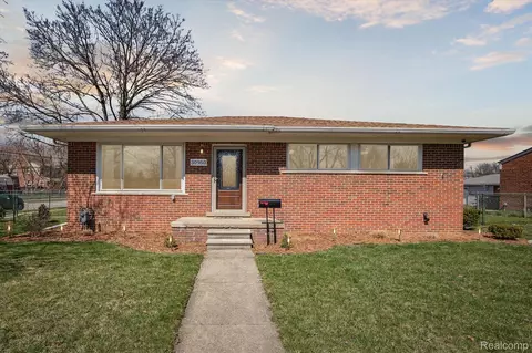 30950 Balmoral St, Garden City, MI 48135