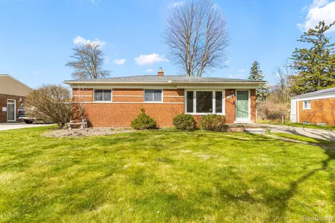 15401 Mayfield St, Livonia, MI 48154