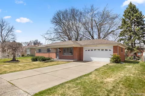1905 N Evangeline St, Dearborn Heights, MI 48127