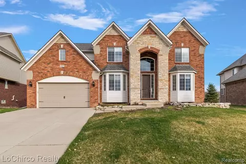 4589 Catalina Dr, Lake Orion, MI 48359