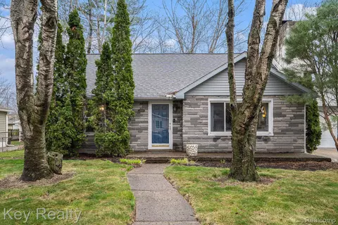 18190 Floral St, Livonia, MI 48152
