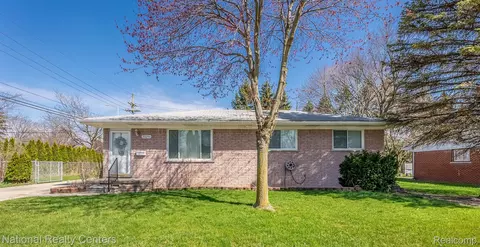 33250 Flanders St, Farmington, MI 48336