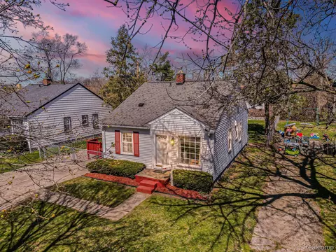 485 Gardner Ave, Clawson, MI 48017